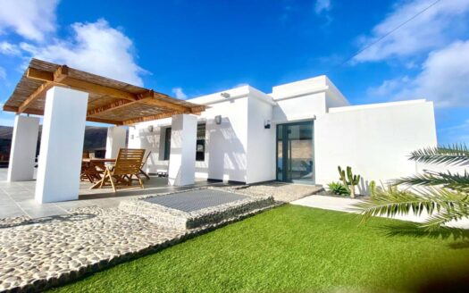 New build – Detached 3 Bed Villa, fantastic Sea & Mountain Views