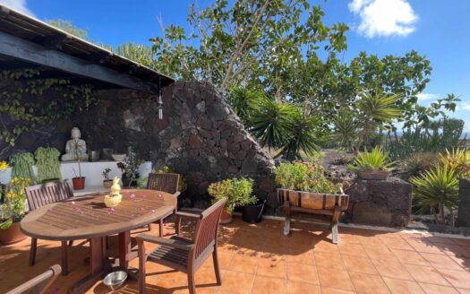 Villa for sale on golf resort in costal teguise