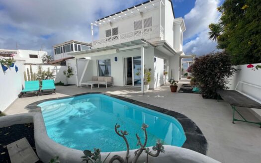 Detached 4 bed villa with pool in Tias