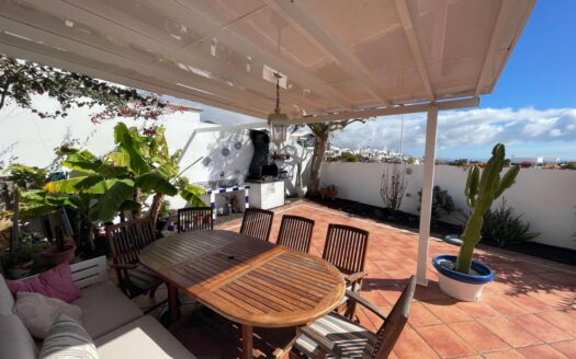 Detached 4 bed villa with pool in Tias