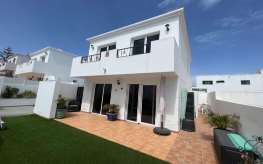Beautiful detached house with sea views