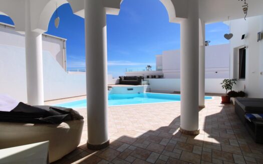 Fabulous 4 bedroom villa in Puerto Calero