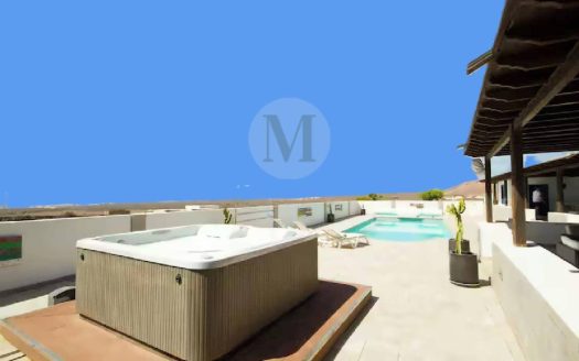 Counrty Villa For Sale In Tias